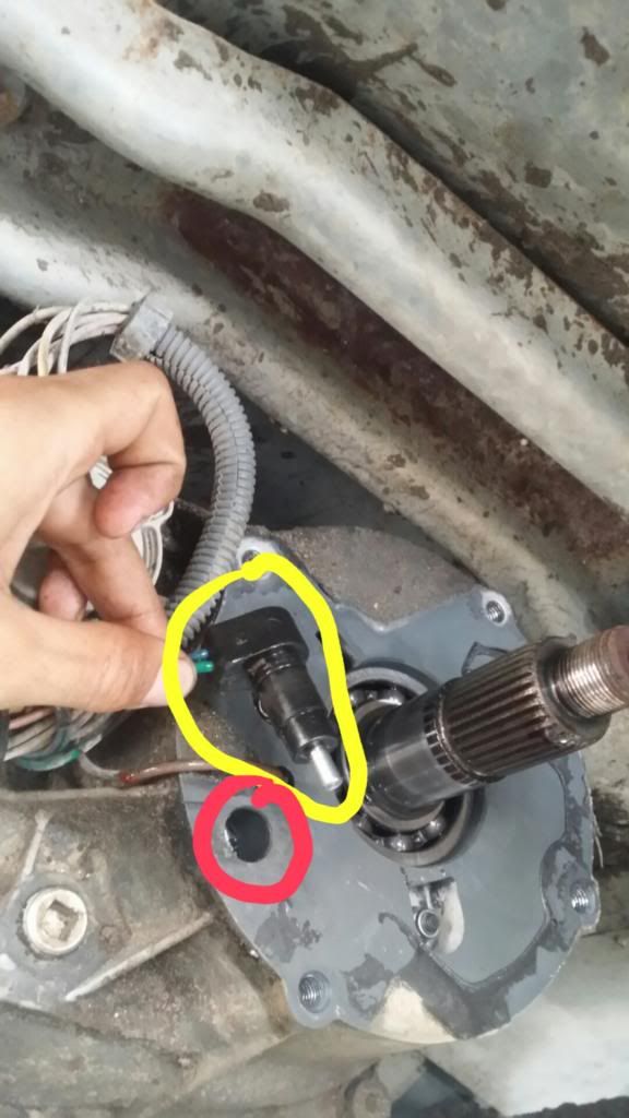 Speed sensor on back of transfer case blue green and black wires